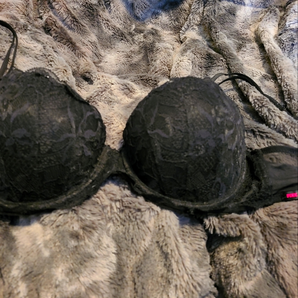Pink t shirt bra